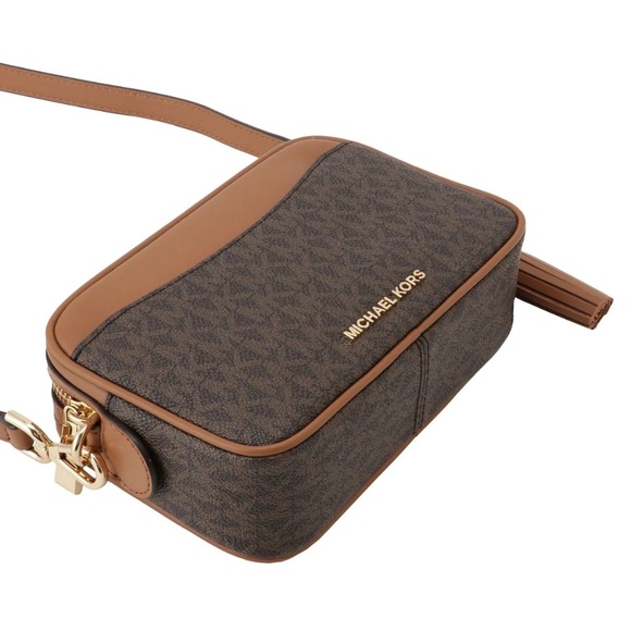 Michael Kors Convertible Logo Belt Bag - Picture 4 of 8